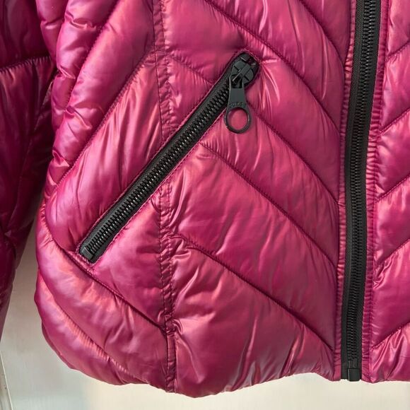 Guess quilted puffer jacket M magenta black trim high cozy neck - Picture 4 of 11